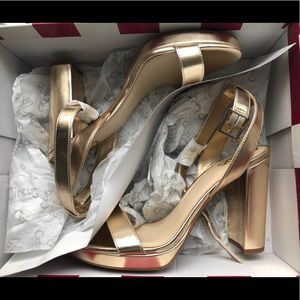BRAND NEW Sam Edelman gold strappy heels